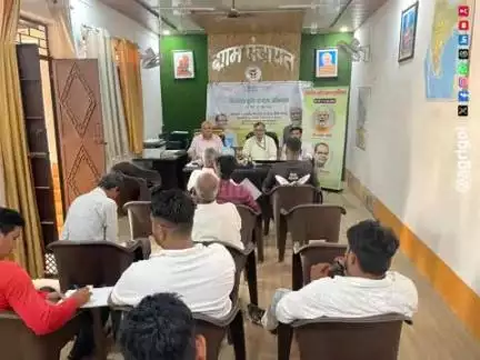 ICAR-IIFSR टीम ने मेरठ-मुज़फ़्फरनगर में किसानों से INPM, कीट प्रबंधन व नई तकनीकों पर संवाद किया। #ViksitKrishiAbhiyan