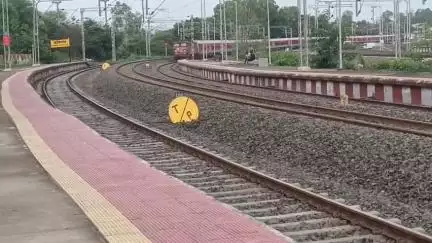 कोरेगाव: कोयना व महाराष्ट्र एक्स्प्रेसला गांधीनगर, रुकडी आणि ताकारी येथे नियमित थांबा मंजूर; सातारा-सांगलीतील प्रवासी समाधानी