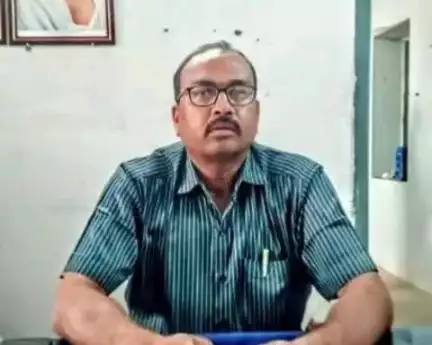 యర్రగొండపాలెం: రేషన్ సరుకుల పంపిణీ పై వీఆర్వోలు పర్యవేక్షించాలని సూచించిన ఎమ్మార్వో వెంకటేశ్వరరావు