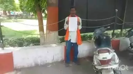 धौरहरा: पुरवा गांव के टॉपर ग्राम प्रधान और उसके साथियों ने पीड़ित के जबरन कटवाए पेड़, पीड़ित ने पुलिस से की शिकायत