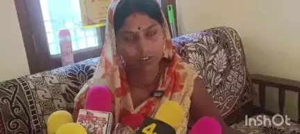 बलिया: रेगहां गांव की एक महिला ने राजस्व अधिकारियों पर जबरन घर खाली कराने का आरोप लगाया, न्याय की गुहार लगाई