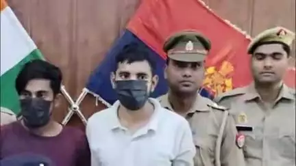खुर्जा: अरनिया पुलिस ने अवैध शस्त्रों और कारतूसों की तस्करी के आरोप में 2 अभियुक्तों को पकड़ा, एक बाल अपचारी को अभिरक्षा में लिया गया