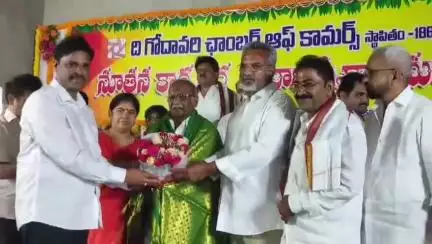 కూటమి ప్రభుత్వం  వర్తకలకు అండగా ఉంటుందని కాకినాడ సిటీ ఎమ్మెల్యే కొండబాబు, ఎమ్మెల్సీలు కర్రీ పద్మశ్రీ