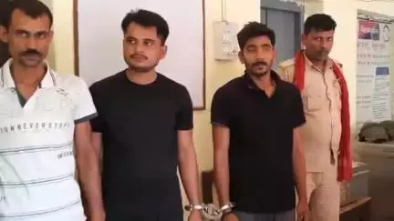 बलिया: राहतपुर से एक देशी पिस्टल, सात जिंदा कारतूस और दो मैगजीन के साथ तीन लोग गिरफ्तार