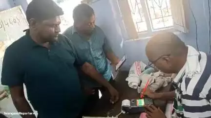 రామగుండం: రేషన్ షాప్ ల ముందు గంటల తరబడి ఎండలో ఇబ్బంది పడుతున్నామని సమస్య పరిష్కారం కోరుతున్న లబ్ధిదారులు #localissue