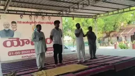 మార్కాపురం: మండలంలోని ప్రజలు యోగ దినచర్యగా చేసుకోవాలని సూచించిన ఎమ్మార్వో చిరంజీవి