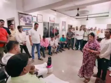 बेरमो: ढोरी, बेरमो विधायक ने सुनी क्षेत्र की समस्या, समाधान का दिया भरोसा