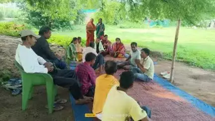 पालकोट टेगारिया। चैनपुर गायत्री परिवार बैठक किया मां गायत्री का मंदिर निर्माण अध्यक्ष भूषण सिंह के द्वारा निर्माण हेतु न