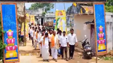 గంధవరంలో సీతారామచంద్రమూర్తి విగ్రహ ప్రతిష్టాకార్యక్రమంలో పాల్గొన్న రాష్ట్ర హౌసింగ్ కార్పొరేషన్ చైర్మన్ బత్తుల తాతయ్యబాబు