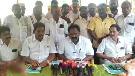 காஞ்சிபுரம்: முத்தியால்பேட்டை பகுதியில் அதிமுக ஓபிஎஸ் அணி காஞ்சிபுரம் மாவட்ட செயலாளர் ஆர்.வி.ரஞ்சித் குமார் பத்திரிக்கையாளர் சந்திப்பு