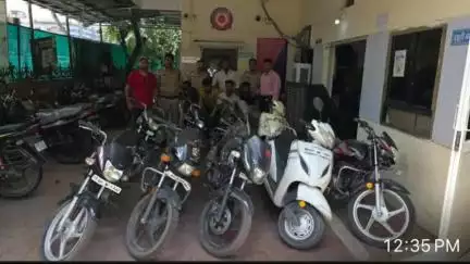 इंदौर: विजय नगर पुलिस ने पकड़े स्टूडेंट बनकर वाहन चुराने वाले चोर, 9 मोटरसाइकिल बरामद