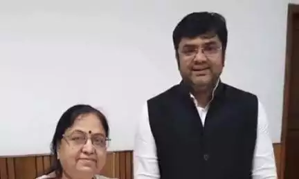 शोहरतगढ़: विधायक विनय वर्मा ने लखनऊ में महिला कल्याण, बाल विकास एवं पोषण मंत्री बेबी रानी मौर्य से की मुलाकात