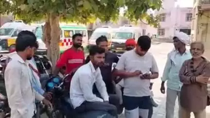 हाथरस: गांव एवरनपुर में संदिग्ध परिस्थिति में घर के अंदर मिला युवक का शव, आत्महत्या की आशंका, पुलिस ने कराया पोस्टमार्टम