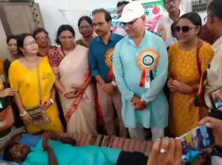মেদিনীপুর: গ্রীষ্মকালীন রক্ত সংকট মেটাতে মেদিনীপুর পৌর এলাকার পাঁচ নম্বর ওয়ার্ডের রক্তদান শিবিরের আয়োজন, রক্ত দিলেন ১০০ জন