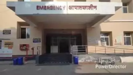कटिहार: सुखासन दुर्गापुर में सड़क किनारे व्यक्ति मिला, अस्पताल में भर्ती, पहचान नहीं हो पाई
