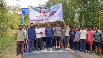 राजिम: फिट इंडिया पहल के तहत गरियाबंद पुलिस के जवानों ने 10 किलोमीटर की दौड़ लगाई
