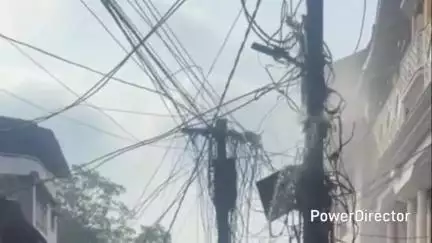 नैनीताल: मोहनको के पास बिजली के खम्बे में लगी आग, मौके पर दमकल विभाग ने पहुंचकर आग पर काबू पाया