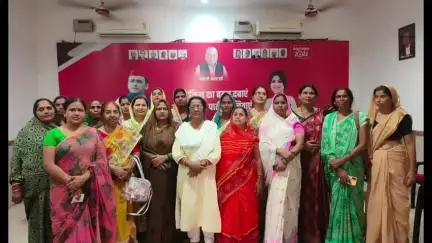 मैनपुरी: आवास विकास स्थित सपा कार्यालय में महिला सभा की मासिक बैठक का हुआ आयोजन, जिला अध्यक्ष रहीं मौजूद