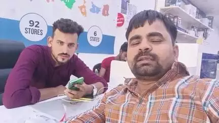 खलीलाबाद: शहर के मेंहदावल बायपास रोड सरौली में आघोषित बिजली कटौती से परेशान व्यापारी व लोग अत्यधिक कटती है बिजली #Jansamasya