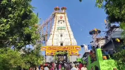 செங்கம்: குன்றுமேடு பகுதியில் அமைந்திருக்கக் கூடிய ஸ்ரீ பாலசுப்பிரமணியர் திருக்கோயில் கும்பாபிஷேகம் வெகு விமர்சியாக நடைபெற்றது