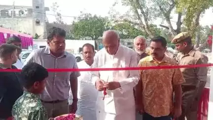 नौगढ़: सांसद जगदंबिका पाल और जिलाधिकारी डॉक्टर राजा गणपति आर ने प्राथमिक स्वास्थ्य केंद्र नौगढ़ का किया लोकार्पण
