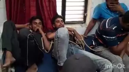 हाथरस: जिला अस्पताल में मरीजों के लिए बेड, शांति भंग में रस्सी से बंधे गिरफ्तार लोगों का बेड पर आराम करते वीडियो हुआ वायरल