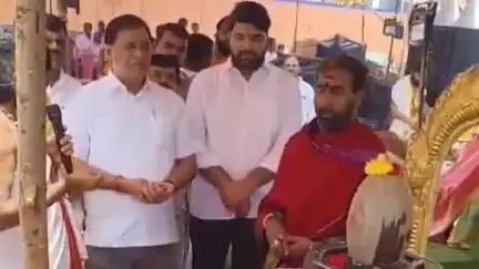 నారాయణ్​ఖేడ్: పట్టణంలో శ్రీ చక్రా లలితాంబికా దేవి ఆలయంలో విగ్రహ ప్రతిష్టాపన