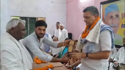 सासाराम: सासाराम के शेरशाह सूरी इंटरनेशनल विद्यालय में स्वर्गीय शिवनारायण गुरु जी की पुण्यतिथि मनाई गई