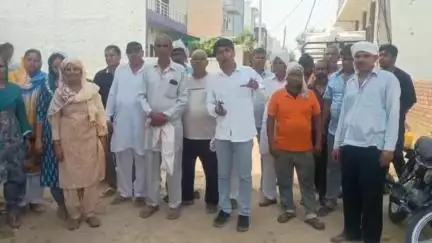 सोनीपत: अघोषित बिजली कटौती से परेशान मयूर विहार के निवासियों ने किया प्रदर्शन#jansamsya