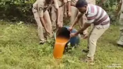 దేవుని కణపాకలో నాటు సారా తయారీ స్థావరాలపై ఎక్సైజ్ అధికారుల మెరుపు దాడులు, పెద్ద ఎత్తున బెల్లం ఊటలు ధ్వంసం