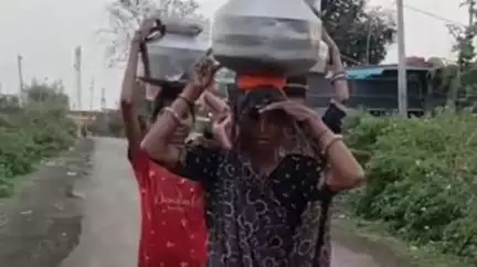 सेंधवा: बलवाड़ी में ₹5 करोड़ की नल जल योजना 2 साल बाद भी अधूरी, पाइपलाइन बिछी पर नलों में आ रहा गंदा पानी
