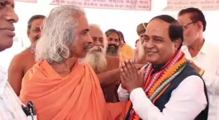ଢେଙ୍କାନାଳ ସଦର: ବିଶ୍ଵ ପ୍ରସିଦ୍ଧ ଯୋରନ୍ଦାର ଉନ୍ନୟନ କାର୍ଯ୍ୟ ପାଇଁ ସାଧୁ ସନ୍ଥଙ୍କ ସହିତ ମନ୍ତ୍ରୀଙ୍କ ଆଲୋଚନା