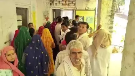सपोटरा: पंचायत समिति सपोटरा के वार्ड-15 में राजकीय उच्च माध्यमिक विद्यालय बालोती में शांतिपूर्ण मतदान जारी