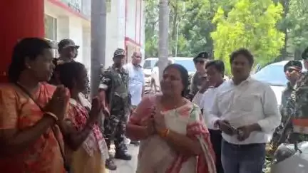 सिमडेगा: झारखंड की ग्रामीण विकास मंत्री दीपिका पांडे सिंह एक दिवसीय दौरे पर सिमडेगा पहुंचीं, हुआ स्वागत