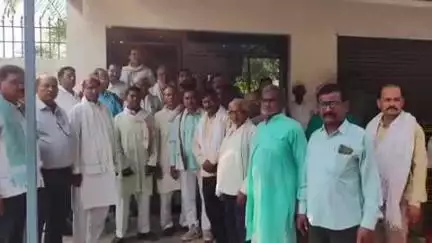 मधुबन: गांगेबीर कुटी के पास कांग्रेस के नए कार्यालय का उद्घाटन पूर्व विधायक व जिलाध्यक्ष ने संयुक्त रूप से फीता काटकर किया