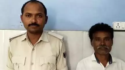 ताजपुर: ताजपुर पुलिस ने मोउरा खुर्द गांव में जमीनी विवाद में बेल टूटने के आरोप में एक व्यक्ति को किया गिरफ्तार