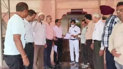 पचपहाड़: भवानीमंडी में विभिन्न ट्रेनों के ठहराव व विस्तार को लेकर नागरिक सेवा समिति ने डिविजनल रेलवे मैनेजर को सौंपा ज्ञापन