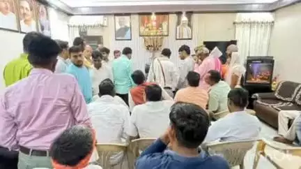 आगरा: केंद्रीय राज्य मंत्री ने साकेत स्थित आवास पर जनता दरबार लगाकर लोगों की समस्याएं सुनीं