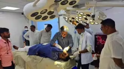 रामगढ़: सांसद मनीष जयसवाल पसई में क्रिकेट टूर्नामेंट के समापन पर खेलते समय हुए घायल