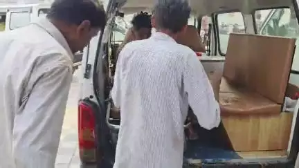 ગોધરા: ગોધરા-વડોદરા હાઈવે રોડ પર બાઈક સ્લીપ થતા બાઈક સવાર યુવકને પગના ભાગે ગંભીર ઇજાઓ પહોંચી હતી