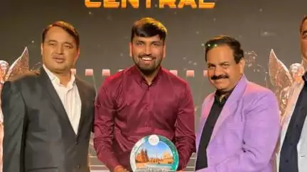 જેતપુર પાવી: પાવીજેતપુરના વેપારી દીપેનભાઈ શાહને સતત ત્રીજી વખત બેસ્ટ એવોર્ડ અપાયો છે.
