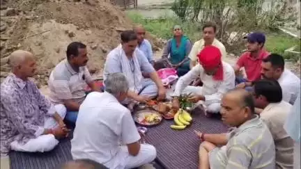 गगरेट: राधे श्याम मंदिर में ₹25 लाख की लागत से नए भवन का निर्माण होगा, कमेटी सदस्यों ने किया भूमिपूजन