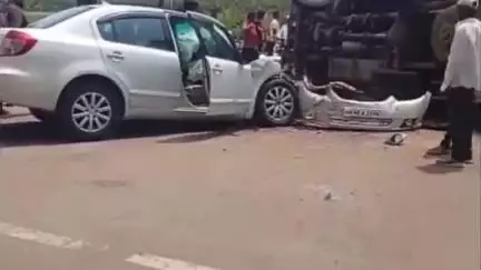 माळशिरस: वेळापूर-बोरगाव रस्त्यावर नवीन ब्रिजजवळ अपघात, स्विफ्ट कार आणि डीजे टेम्पोची जोरात धडक