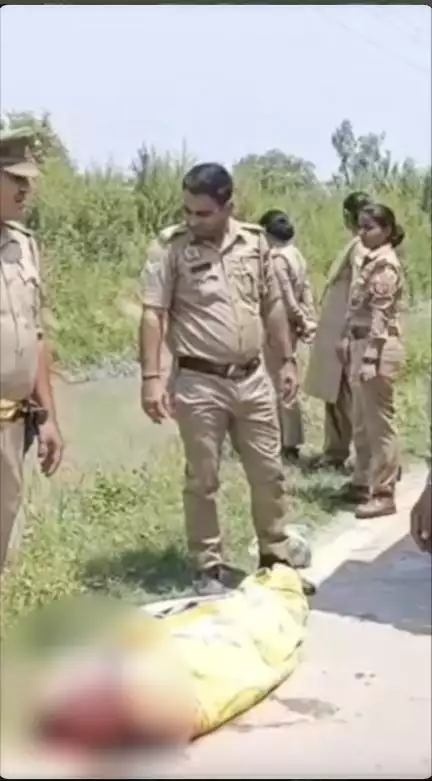 ఉత్తరప్రదేశ్‌లో లవర్‌తో మాట్లాడుతోందని తన కుమార్తెను తల నరికి హత్య చేసిన తల్లి, కాలువలో మృతదేహం లభ్యం