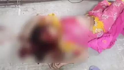 রানাঘাট ২: হুদায় ঘরের মধ্যে স্ত্রীকে মাথায়  শাবল দিয়ে মেরে খুনের অভিযোগ স্বামীর বিরুদ্ধে, পলাতক স্বামী, তদন্তে ধানতলা পুলিশ