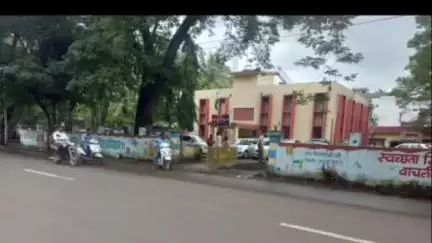कराड: कराड शहर गुन्हे प्रकटीकरण शाखेची मोठी कामगिरी; कत्तलीसाठी जाणार्‍या ५३ जनावरांची सुटका, दोघांवर गुन्हा दाखल