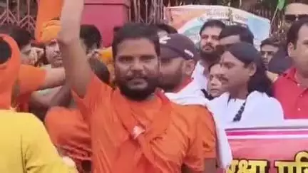 वाराणसी में विश्व हिंदू रक्षा परिषद ने निकाली सनातन जनाक्रोश यात्रा, मुर्शिदाबाद में पीड़ित हिंदू परिवार से मिलेंगे
