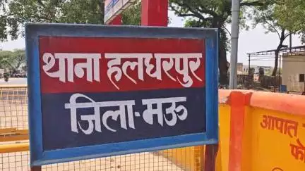 मऊ: रतनपुरा में अज्ञात चार पहिया वाहन की टक्कर से दो लोग घायल, जिला अस्पताल में भर्ती