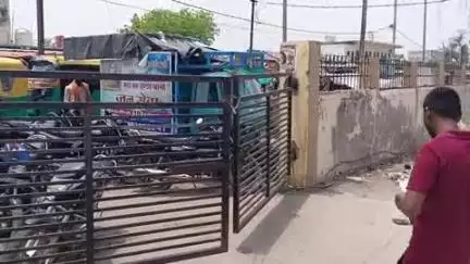 दतिया नगर: कलेक्टर के निरीक्षण के बाद भी मेडिकल कॉलेज के मुख्य द्वार का ताला नहीं खुला