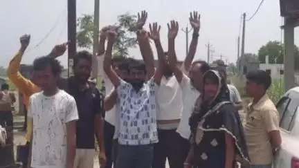 बुलंदशहर: औरंगाबाद क्षेत्र में भावसी से पाली बेगपुर गांव के संपर्क मार्ग पर सड़क निर्माण कार्य में धांधली का आरोप, किया गया हंगामा